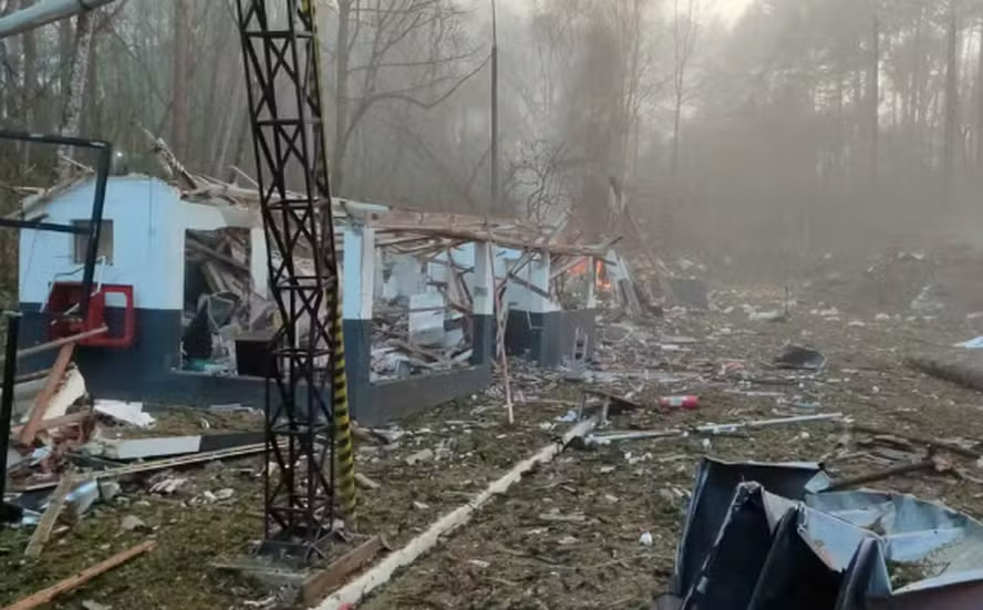 explosão em fábrica de quatro barras